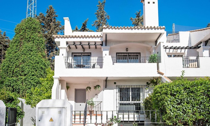 Marbella Ski Chalet | Casa Esquina -Lovely 4bd townhouse in Los Naranjos