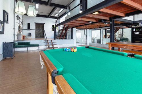 Portal da Ferradura Apartment | Casa Estilo Industrial em Búzios