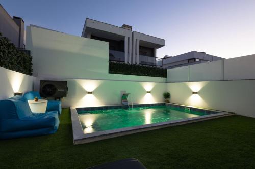 Seixal House | Casa Férias com Piscina Aquecida e Suítes Privadas