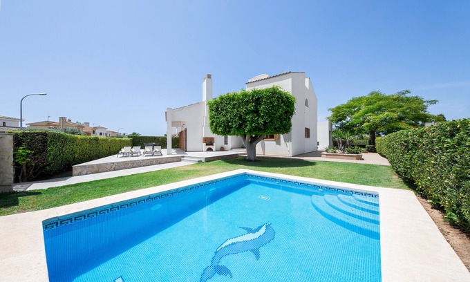 Pont d'Inca Ski Chalet | Casa Félix is located in a residential area, with a private pool and gardens
