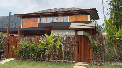 Itamambuca House | Casa Fiji - Suites Luxo - Praia de Itamambuca - Ao lado da praia