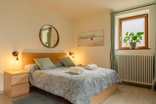 Assenza Apartment | Casa Galya with private patio by GardaDoma