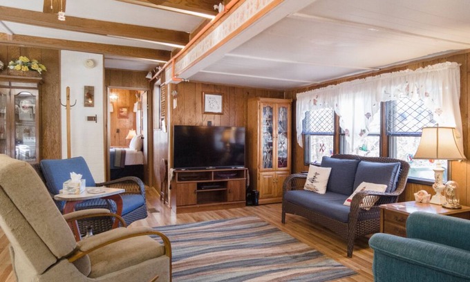 Hollister House | Casa Grammy