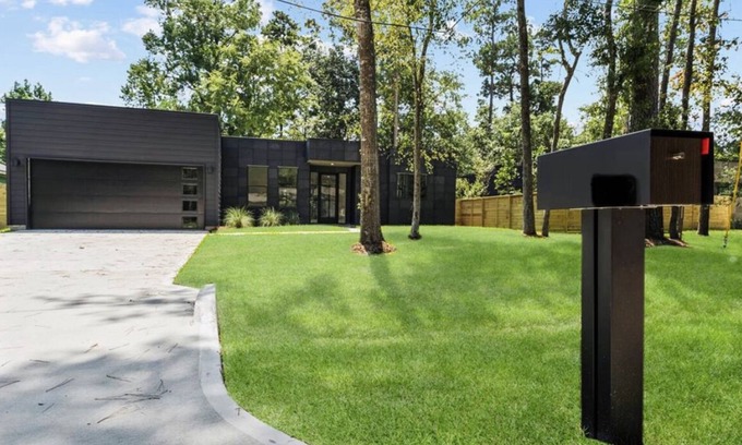 Conroe House | CASA GRANADA - Cozy, Modern, 10 minutes from the Woodlands!