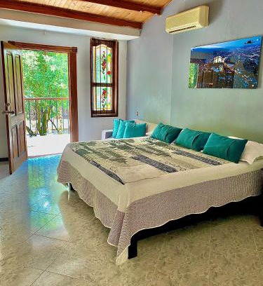 Cali Hotel | Casa Hotel Impacto