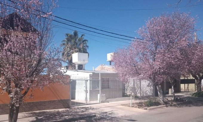 Lujan de Cuyo House | Casa Iaue 1 Baño, Cocina Comedor Amplio con TV, Estacionamiento con Patio Amplio