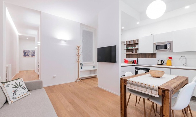Zona Zara Apartment | Casa Isella Stylish and Tranquil