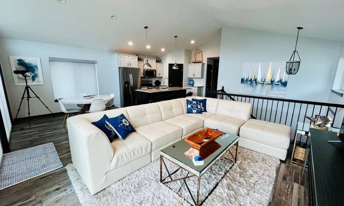 Spirit Lake House | Casa Lago - 4-Bedroom Home & UTV with Okoboji Lake View steps from Bridges Bay!