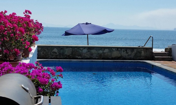 Club Santiago House | Casa Lang is a Private Beachfront Paradise in Manzanillo. Mexico