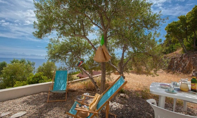 Porticciolo Apartment | Casa le Sureau air-conditioned apartment with sea-view terrace