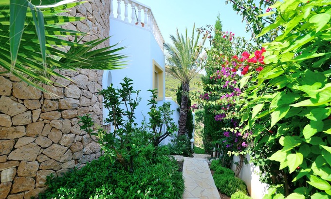 Cala Vadella House | Casa Limonada for 6 people - with sea views near the beach.