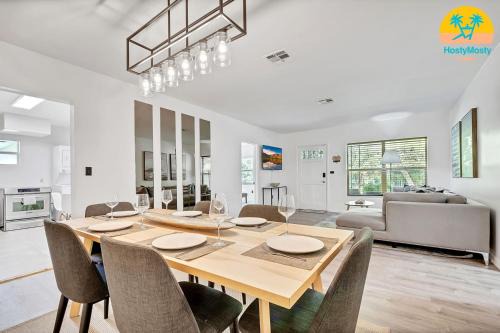Little Havana Villa | Casa Linda Gated 3 bed 2 bath by the River 1810