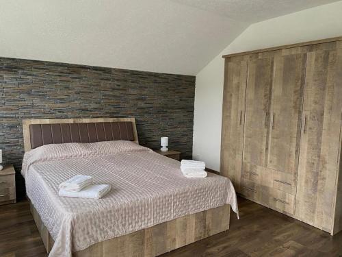 Curtea De Arges Apartment | Casa Linda