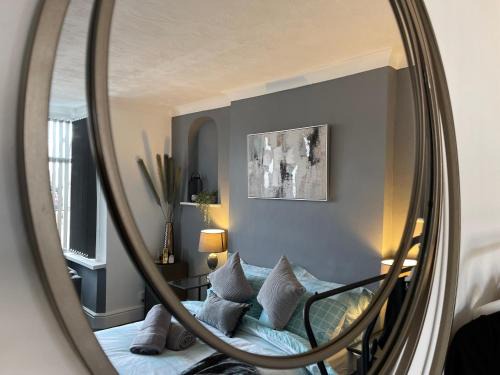 Wolverhampton Apartment | Casa Lobo's Beautiful Suites Apartment 1 free offroad parking