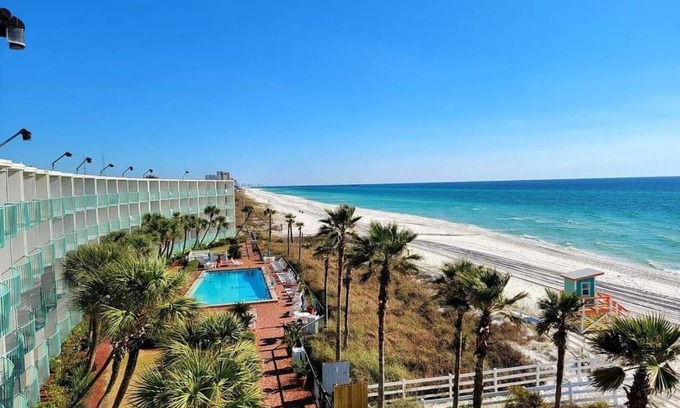 Panama City Beach Hotel | Casa Loma Panama City Beach - Beachfront