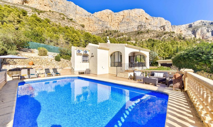 Ermita Villa | Casa Los Arboles - 6 guests, private pool, stunning valley views.