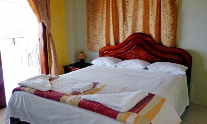 Puerto Villamil House | Casa Los Delfines