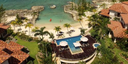 George Town Apartment | Casa Luna 17 - Gated Seaside Village with Shared Pool, Jacquzi, & Beach Cove