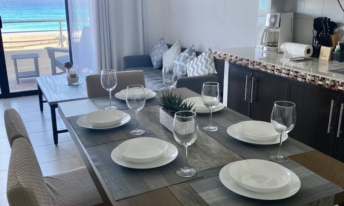 Zona Hotelera Villa | Casa Luna, Cozy Beachfront Apartment in Cancun Hotel Zone.