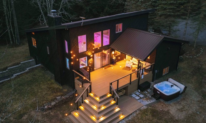 Windham Cabin | Casa Magda - Designer Home near Hiking + Swimming