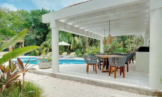 Puerto Aventuras Apartment | Casa Manglar Puerto Aventuras Pool and Garden View