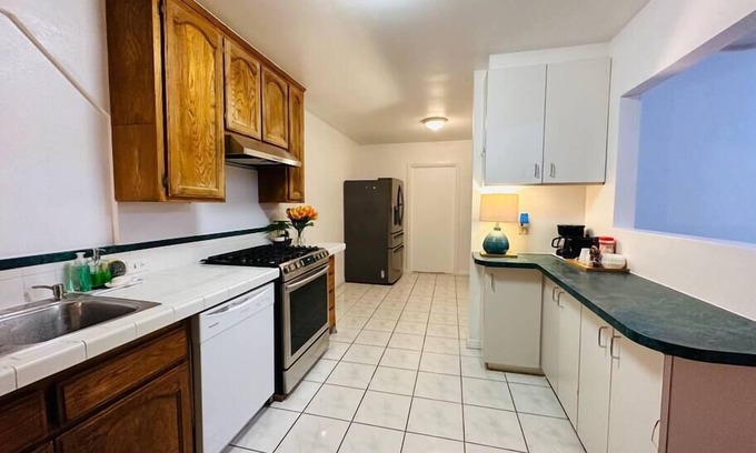 Valinda House | Casa Maple, 3BR, Big Yard Paradise by Zen Living