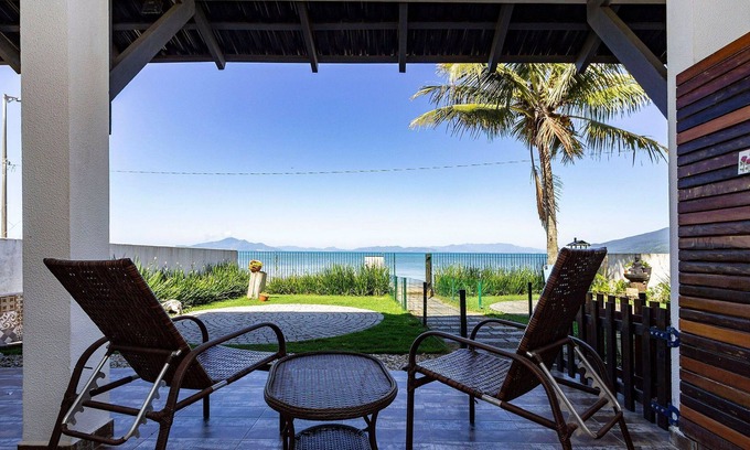 Morrinhos Villa | Casa Mare Right on the sand and 1 suite with sea view