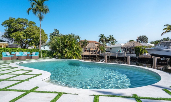 Garden Isles House | Casa Maria-3 Bedroom-2 Bath for 6 Guests-Waterfront-Heated Pool-Near Beaches