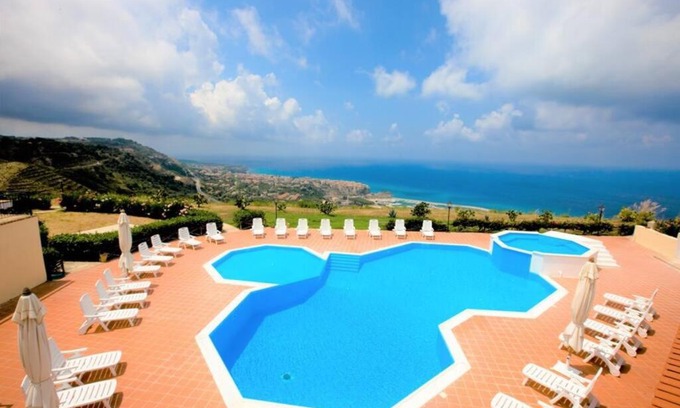 Parghelia Apartment | Casa Marzy- Charming Tropea Studio with Pool, Sea & Volcano Views