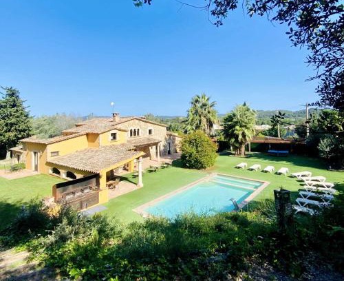 Mont-Ras Ski Chalet | Casa Mas Molines con piscina, jacuzzi y barbacoas