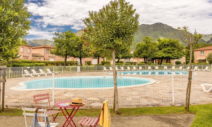 Santa-Maria-Poggio Apartment | Casa Melody, apartment, close to the sea, in a residence with shared pool
