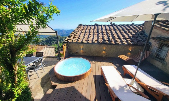 Gombitelli Villa | Casa Melograno. 3 bedrooms, 2 bathrooms, Spa-pool, patio, sea & valley views
