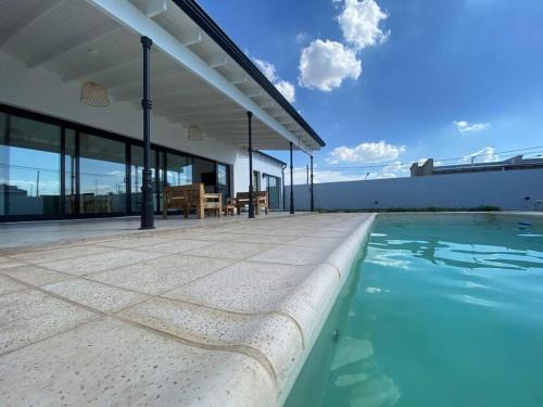 Tandil Villa | Casa Mercedes, casa privada a estrenar alquiler todo el año, con pileta climatizada solar de noviembre a marzo