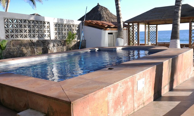 Santa Cruz House | Casa Mister Ken pie de playa Los Cocos