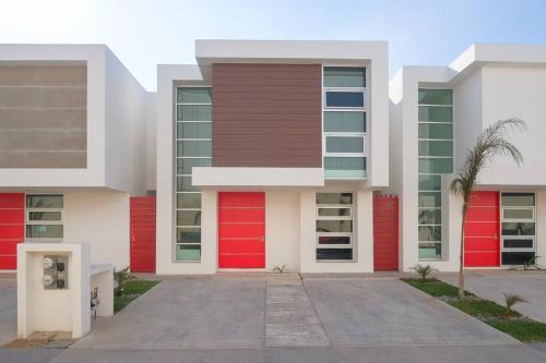 Carlos Pacheco 4 House | Casa moderna y elegante en el corazón de Ensenada!