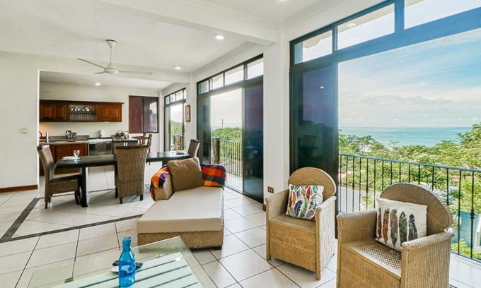 Jaco House | Casa Morada