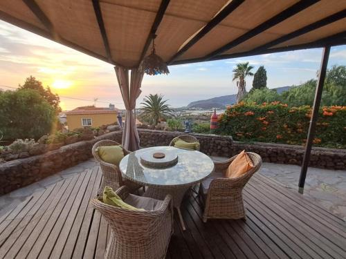 Tajuya Apartment | Casa Mosaico, sunset and garden