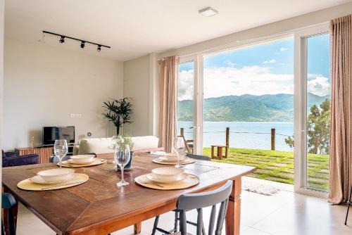 Prainha House | Casa na costeira com vista para o mar