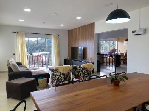 Vila Telma House | Casa no centro de Campos do Jordão Casa Collina