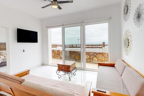 La Paloma House | Casa Nogal 25 - Playa Arcangel