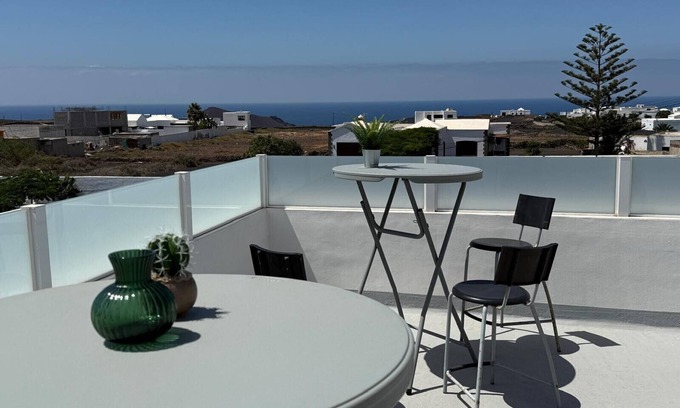 Tinajo Bed & Breakfast | Casa NoPasaNada: habitación La Gomera con baño privado exterior