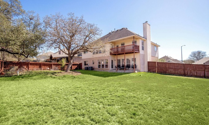 Scenic Oaks House | Casa on the Hill Posh 5 Bed Rms Sparkling Pool