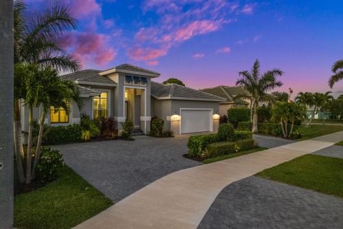 Marco Island Villa | Casa Palma - 5 Min to Beach, Heated Pool, Hot Tub, New Build