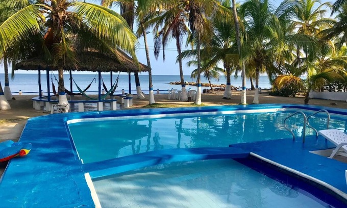 San Antero House | CASA PARA 25 PERSONAS EXCELENTE UBICACION CON PISCINA Y FRENTE AL MAR