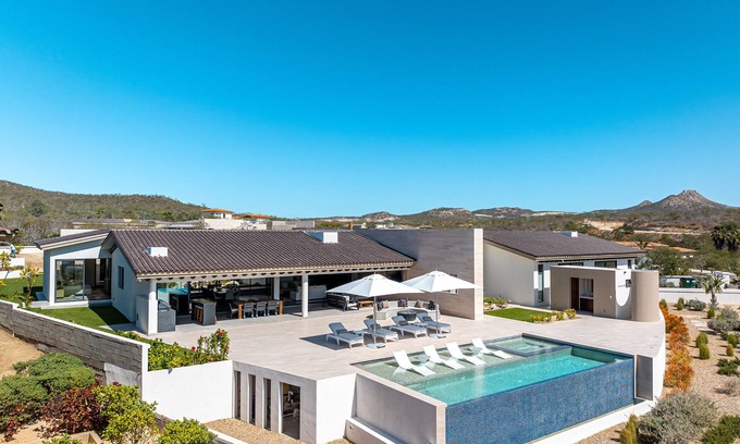 San Jose del Cabo House | Casa Paz ~ Upscale Designer Retreat ~ Pool ~ Hot Tub ~ Ocean Views