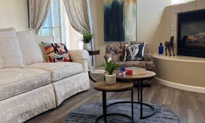 Northeast Heights House | Casa Picasso: Artsy Retreat.
