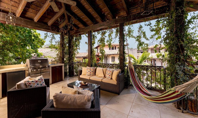 Las Catalinas House | Casa Pinita - Great for Social Vacations, Just a Few Steps from the Beach.