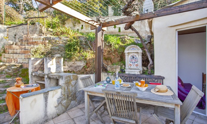 Farinole Apartment | Casa Pinzelli in the village of Farinole with sea view