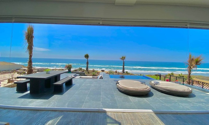 La Fonda House | Casa Plaza Del Mar Baja, New Luxury Beachfront 3 bd, 4 ba pool spa private beach