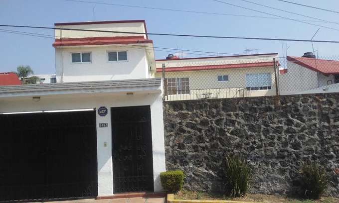 Cuernavaca House | Casa privada completa , para 8 personas para descanso y o trabajo tambien por habitacion con baño privado para 2 o 4 personas compartiendo areas comunes